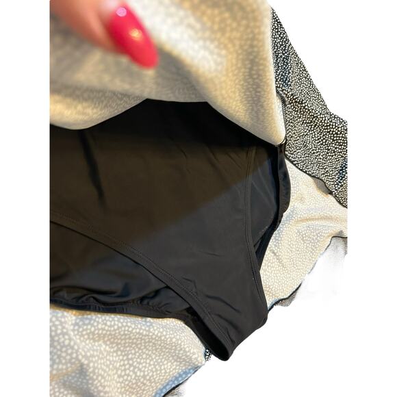 Black and White - Alisha Levine Swimdress - Size 22W - Picture 5 of 8